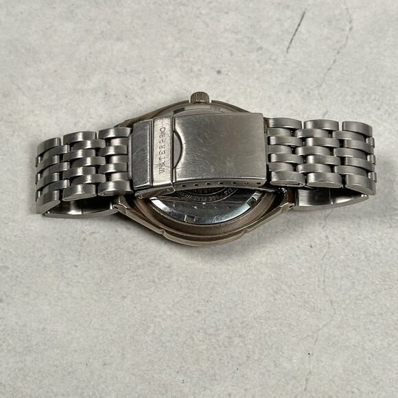 Guess Watch Womens 38mm Round Waterpro Silver Tone Day Date 6.5" New Battery - Picture 6 of 10